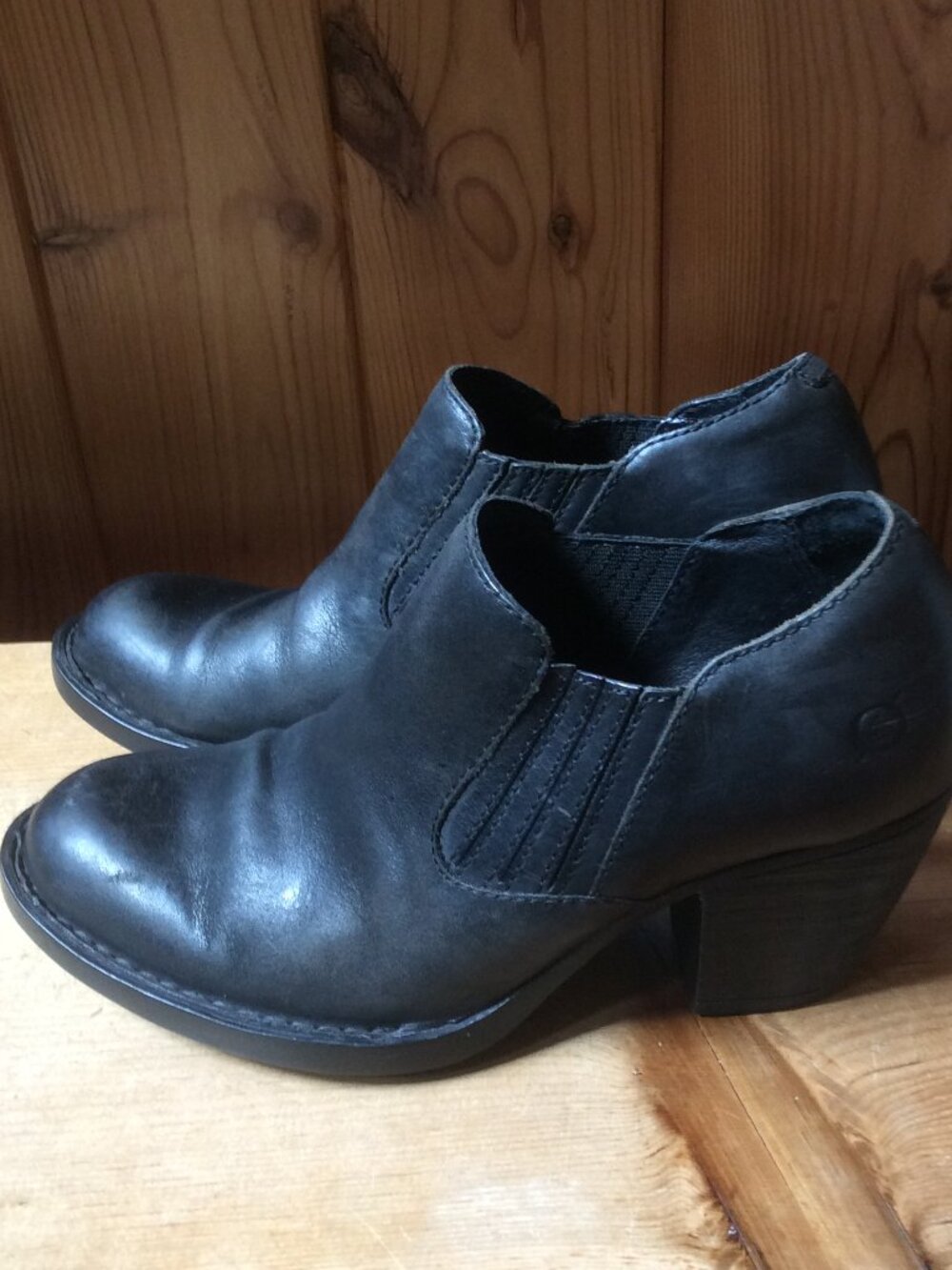 Born Black Leather Western Boho Stacked Heel Classic Ankle Booties Size 8 D77903